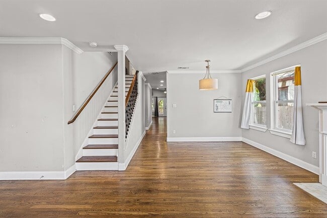 Foto del edificio - 4702 Rosedale Ave