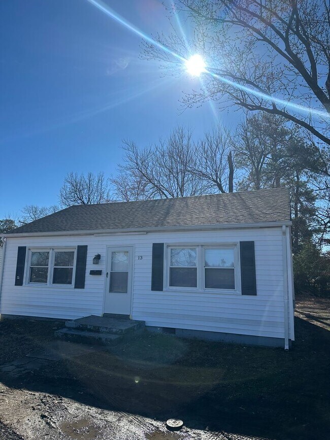 Foto del edificio - 2 bed 1 bath house in Richmond