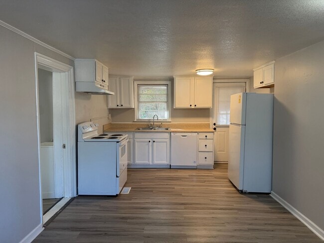 Building Photo - 132 Heather Ln NW