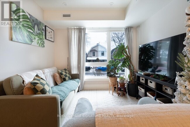 Building Photo - 398 Westmoreland Ave N