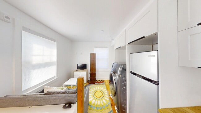 Building Photo - 36 Shepard St