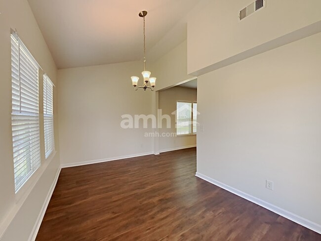 Foto del edificio - 1721 Muirwood Blvd