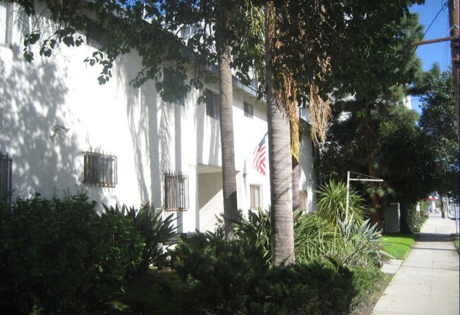 Foto del edificio - 17319 Vanowen St