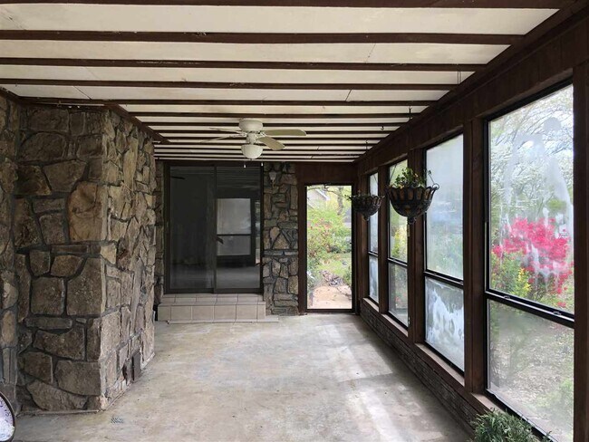 Foto del edificio - 667 W White Rd