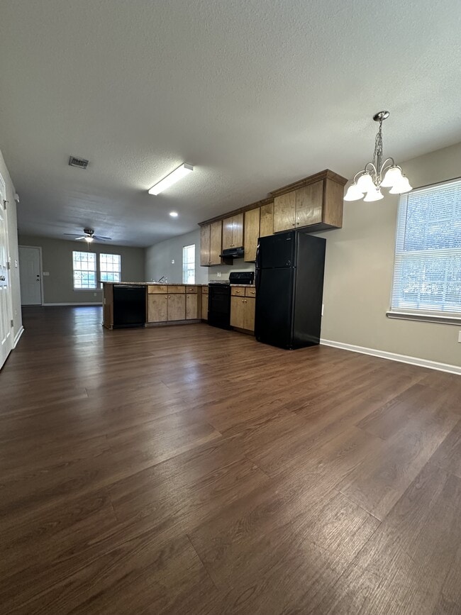 Building Photo - 128 Branch St