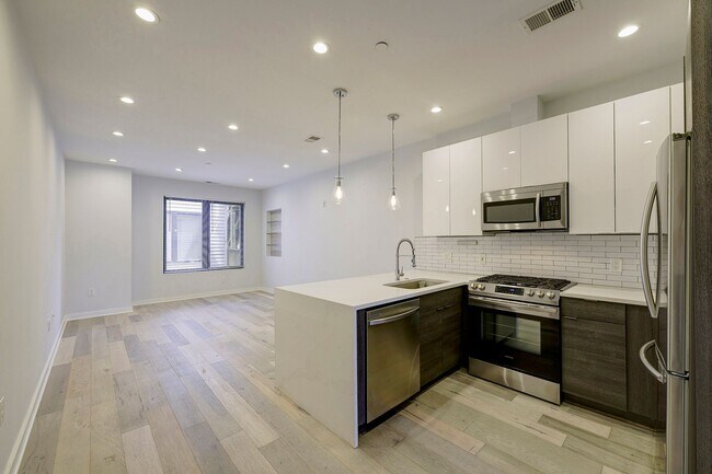 Foto del edificio - 721 Kennedy St NW
