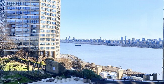Foto del edificio - 7000 JFK Blvd E