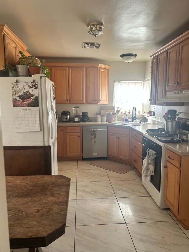 Building Photo - 1323 S 1st Ave