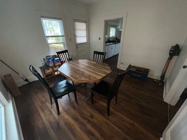 Foto del edificio - 3 Bedroom 1 Bath Perfect for Sports Fans!