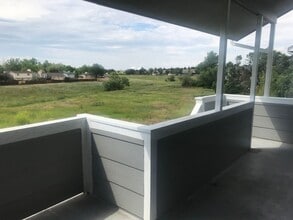 Building Photo - 1039 S Walden Way