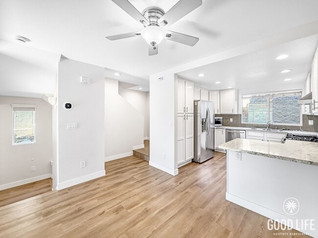 Foto del edificio - Stunning 2B/2.5BA Townhome in Mission Hill...