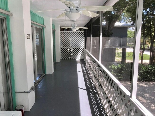 Foto del edificio - 661 Colson Dr
