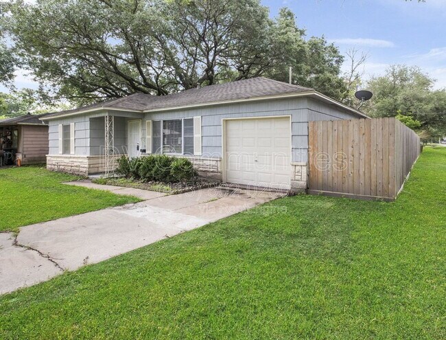 Building Photo - Charming 2-Bed, 2-Bath Home in Alvin – Move-In Ready with a Spacious Yard