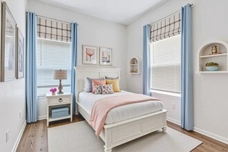 Building Photo - 815 W 9th St