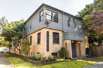 Building Photo - 1225 Chemeketa St NE