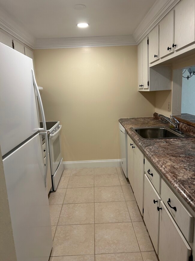 Foto del edificio - 519 Albee Farm Rd