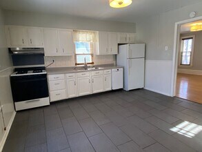 Building Photo - 3137 16th Ave S