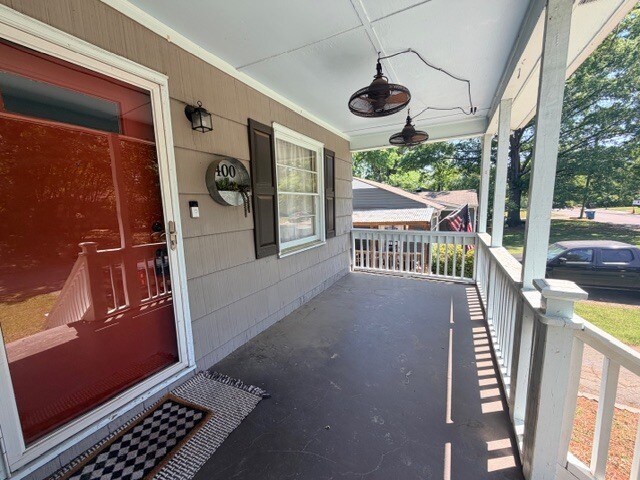 Foto del edificio - 400 Woodvale Ln