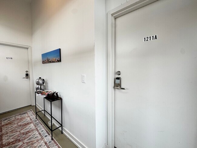 Foto del edificio - 1211 W 27th St