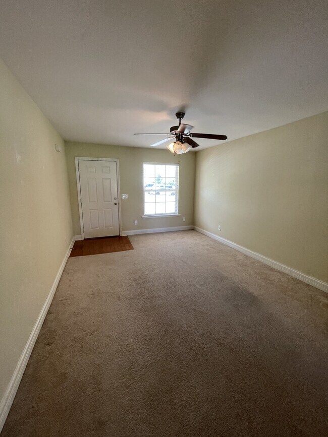 Building Photo - 4245 Aurora Cir