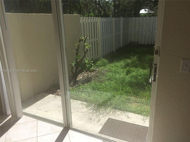 Foto del edificio - 15964 NW 12th Ct
