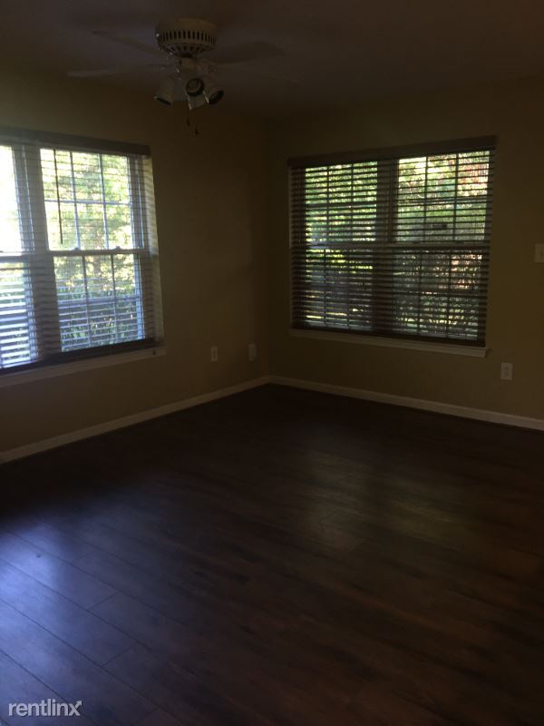 Building Photo - 903 Hillside Lake Terrace