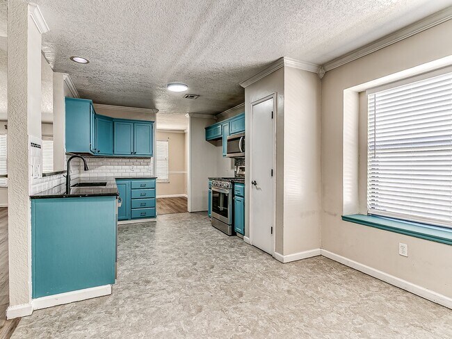 Foto del edificio - Updated Home + Edmond Schools