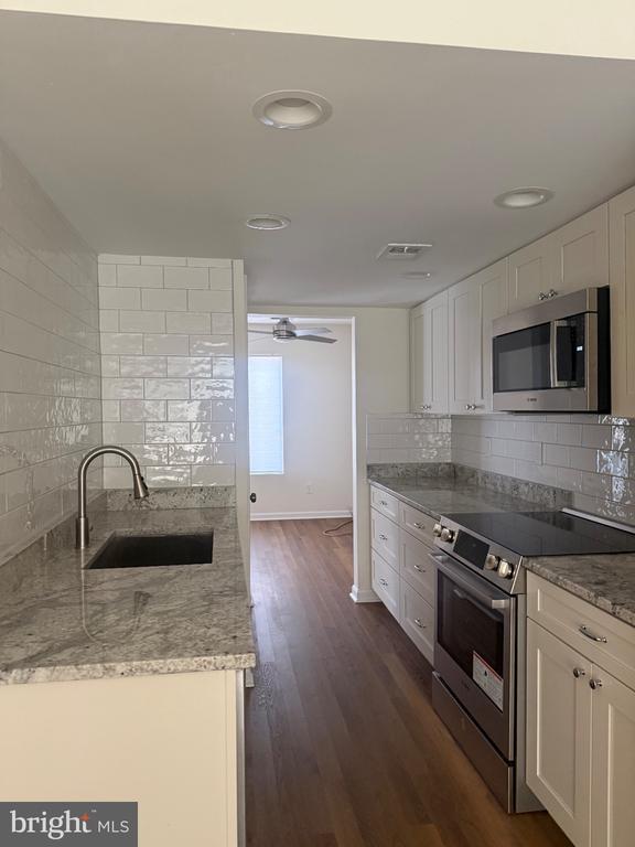 Foto del edificio - 13330 Aiken Pl
