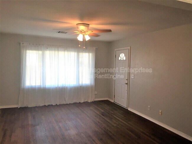 Foto del edificio - 3912 NW 32nd St