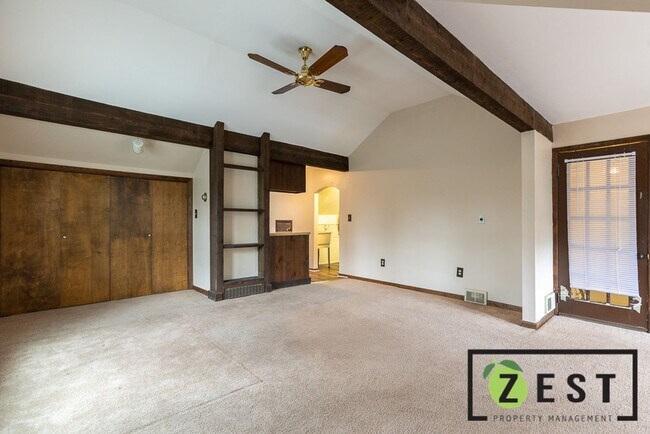 Building Photo - 214 Woodsboro