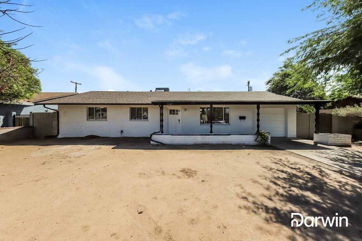 Primary Photo - 5449 W Flower St