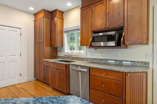 Building Photo - 50 Mainmast Cir