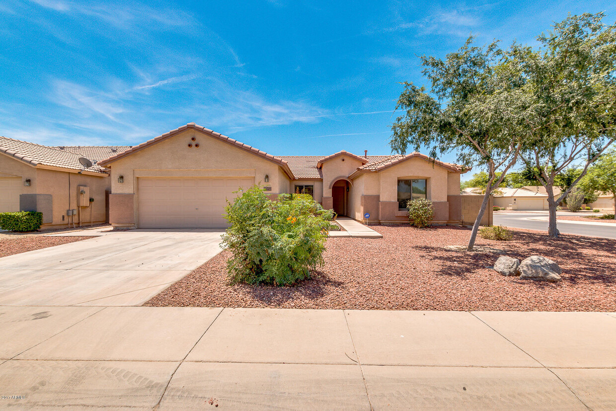 Foto principal - 3847 E Stratford Pl