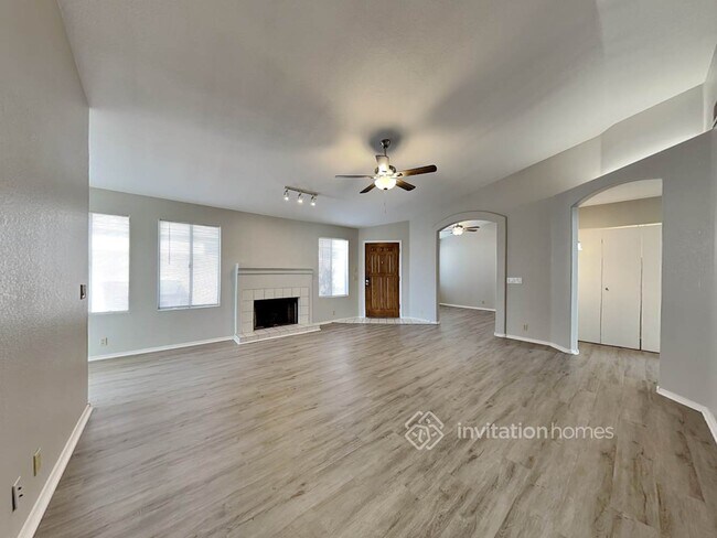 Building Photo - 11028 N 59th Dr