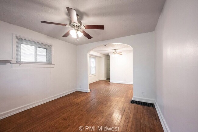 Foto del edificio - 1450 N Gladstone Ave