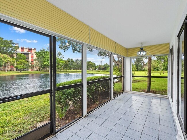 Foto del edificio - 2310 S Cypress Bend Dr