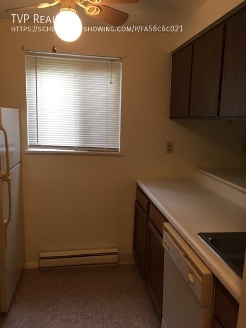 Building Photo - 123 Fox Hill Ln