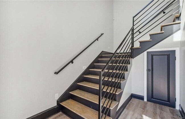 Foto del edificio - 1362 Harrison Ave