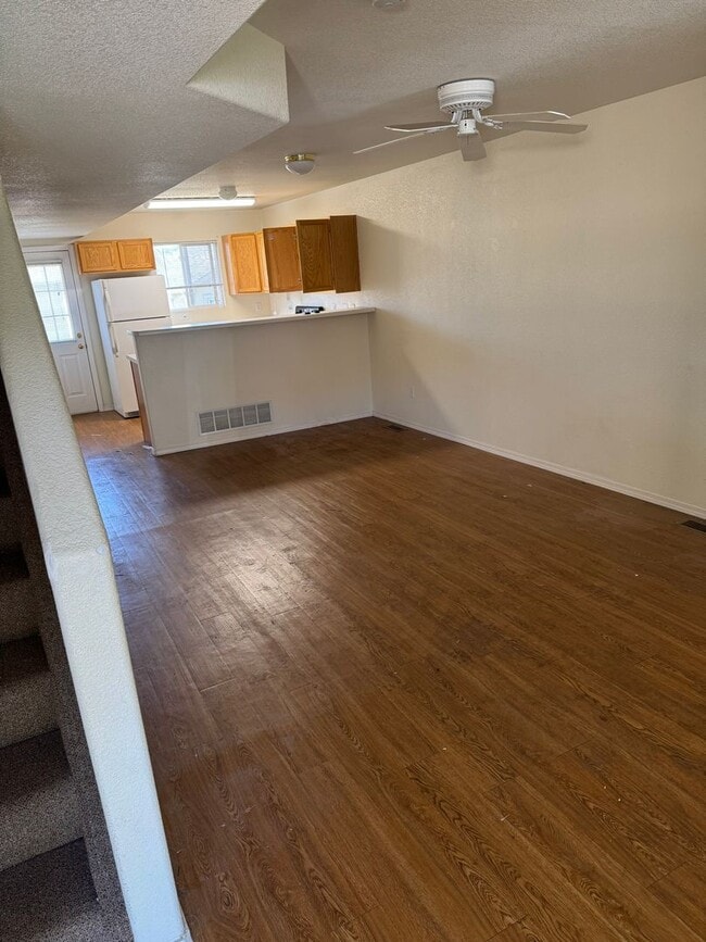 Building Photo - Beautiful 3-Bedroom 2.5 Bathroom in Briarg...
