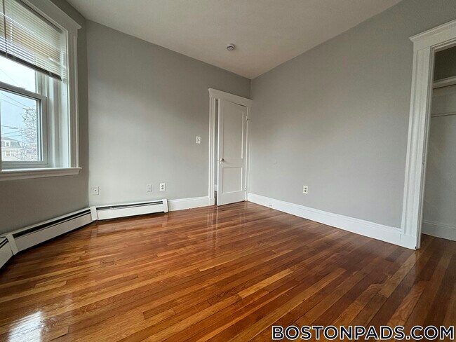 Building Photo - 44 Estes St