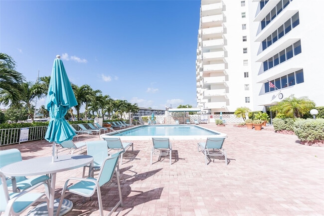 Foto del edificio - 401 Golden Isles Dr