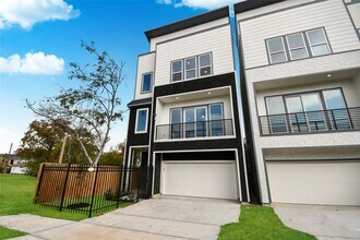 Building Photo - 3229 Tuam St