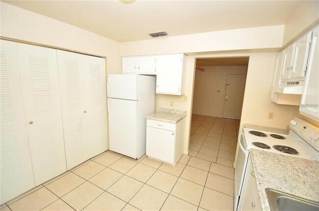 Foto del edificio - 1432 E Fern Rd