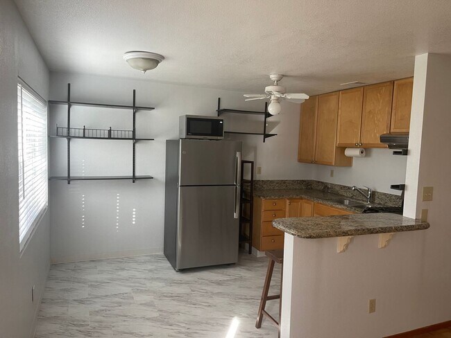 Building Photo - 3 Bedroom, 2 Bathroom Single Story House i...