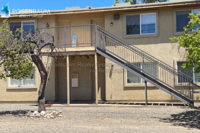 Building Photo - 802 2nd St