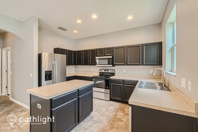 Building Photo - 424 Summerlyn Drive, Valrico, FL, 33594