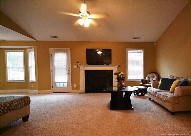 Building Photo - 1647 Hazelhurst Dr