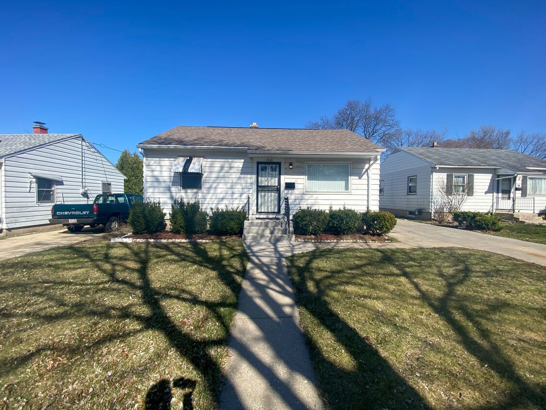 Primary Photo - 2 Bedroom Single Family