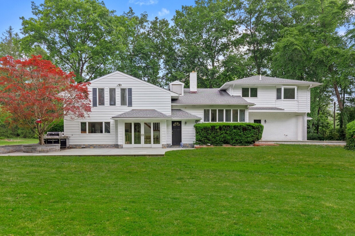 Photo - 10 Bowman Dr (Greenwich, CT)