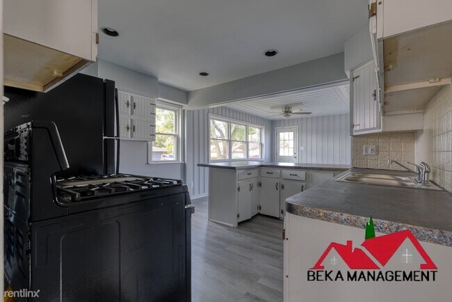 Building Photo - 3 br, 1 bath House - 6809 Gilman St